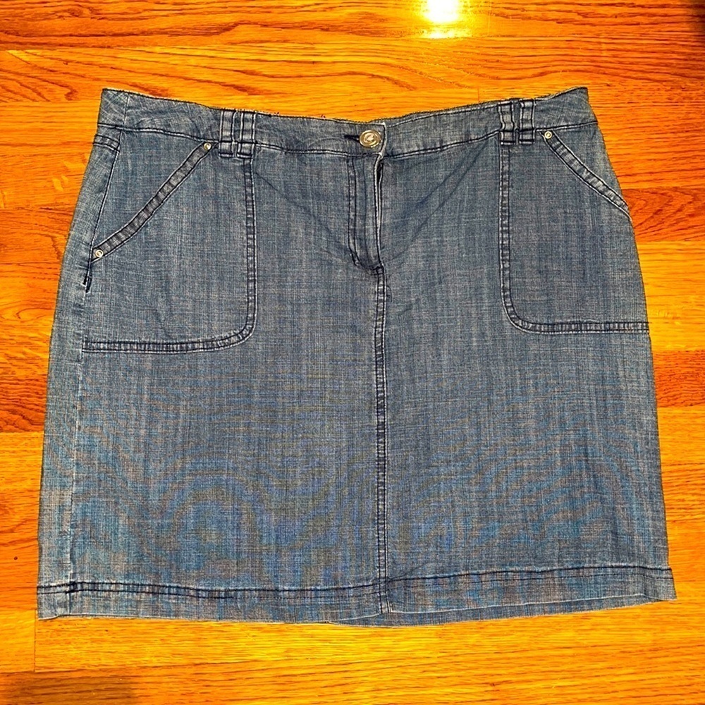 Karen Scott mini skirt with built in shorts size medium 16P/ denim